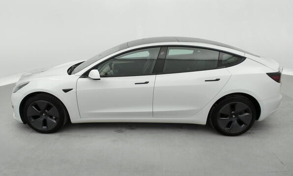 Vue 10 - Tesla Model 3