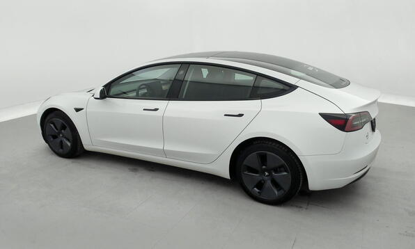 Vue 9 - Tesla Model 3