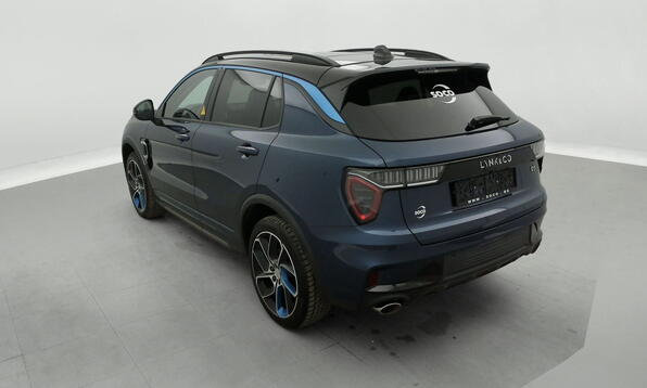 Vue 8 - Lynk & Co 01