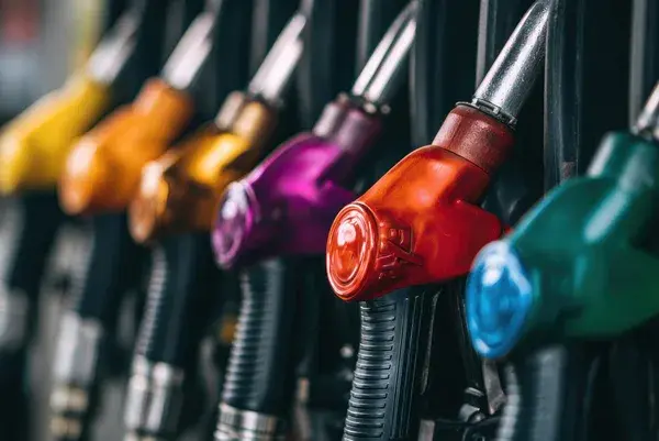 Électrique, essence, diesel ou hybride : quel carburant choisir en 2026